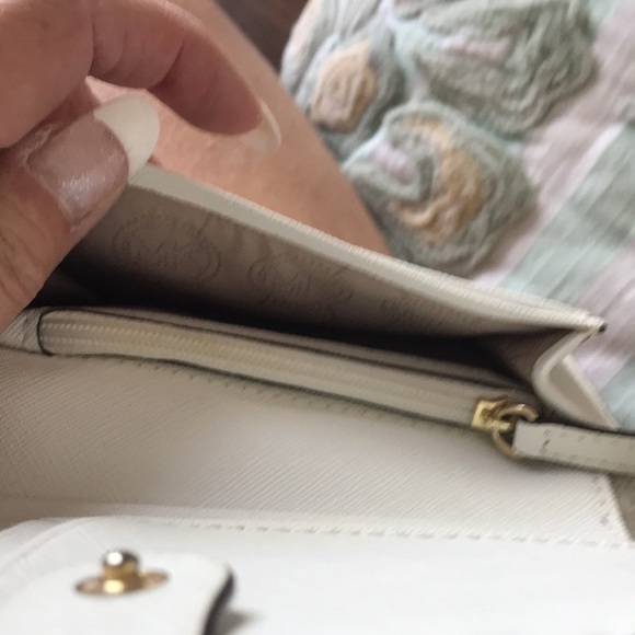 EUC Michael Kors authentic handbag with matching wallet, dust bag and adj strap - Picture 13 of 16